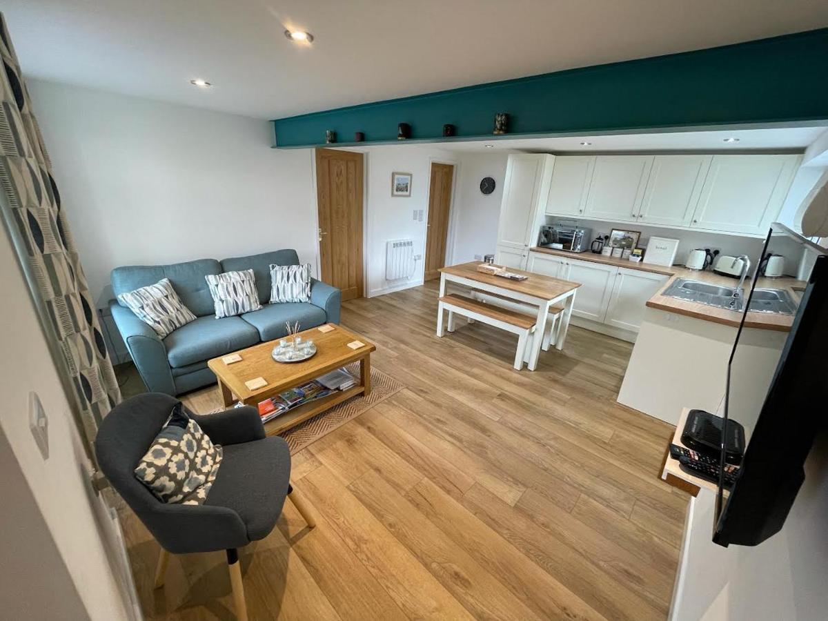 Lovely Ground Floor Apartment In Quiet Village Exeter Exterior foto